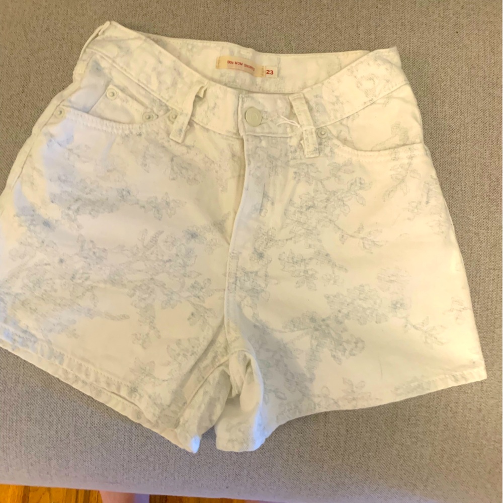 Levi’s High-waisted Jeans Shorts Women’s Sz  23